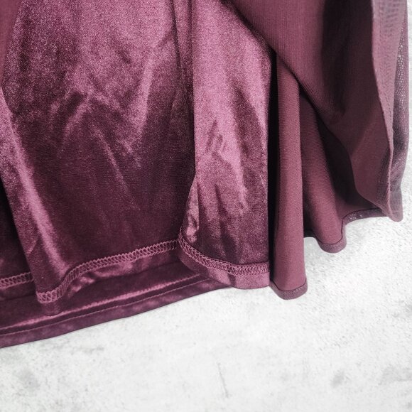 Women's Oliveacious Burgundy Snake print Sleeveless Keyhole Blouse Top Shirt Siz - Picture 6 of 11